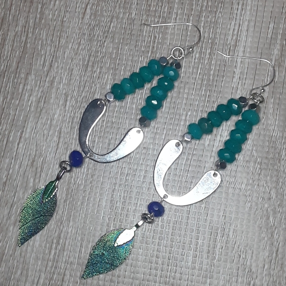 🦋🏵️🦋Semi Precious Stone and Leaf Earrings - Picture 5 of 8